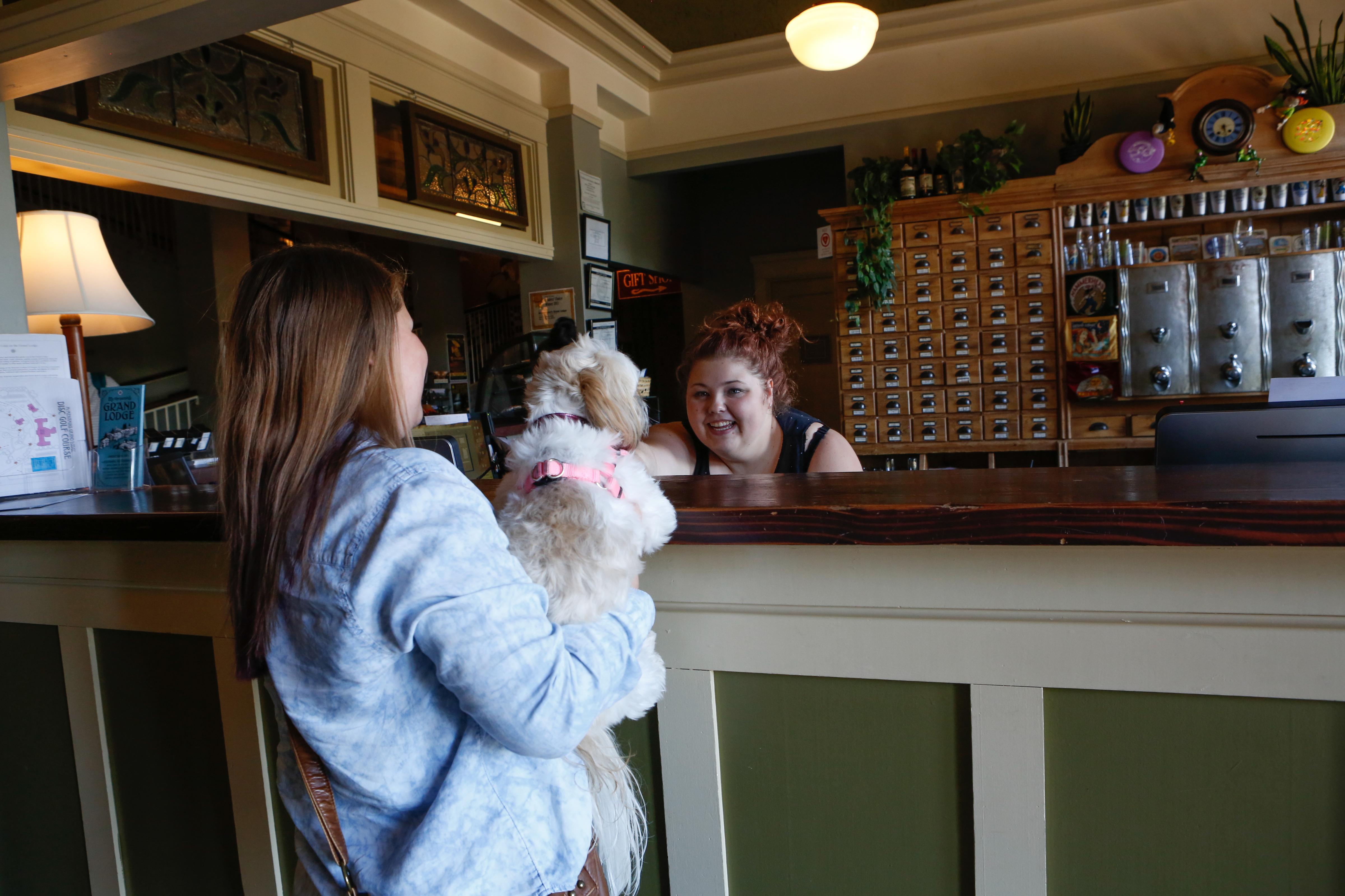 Mcmenamins Grand Lodge Forest Grove Bagian luar foto