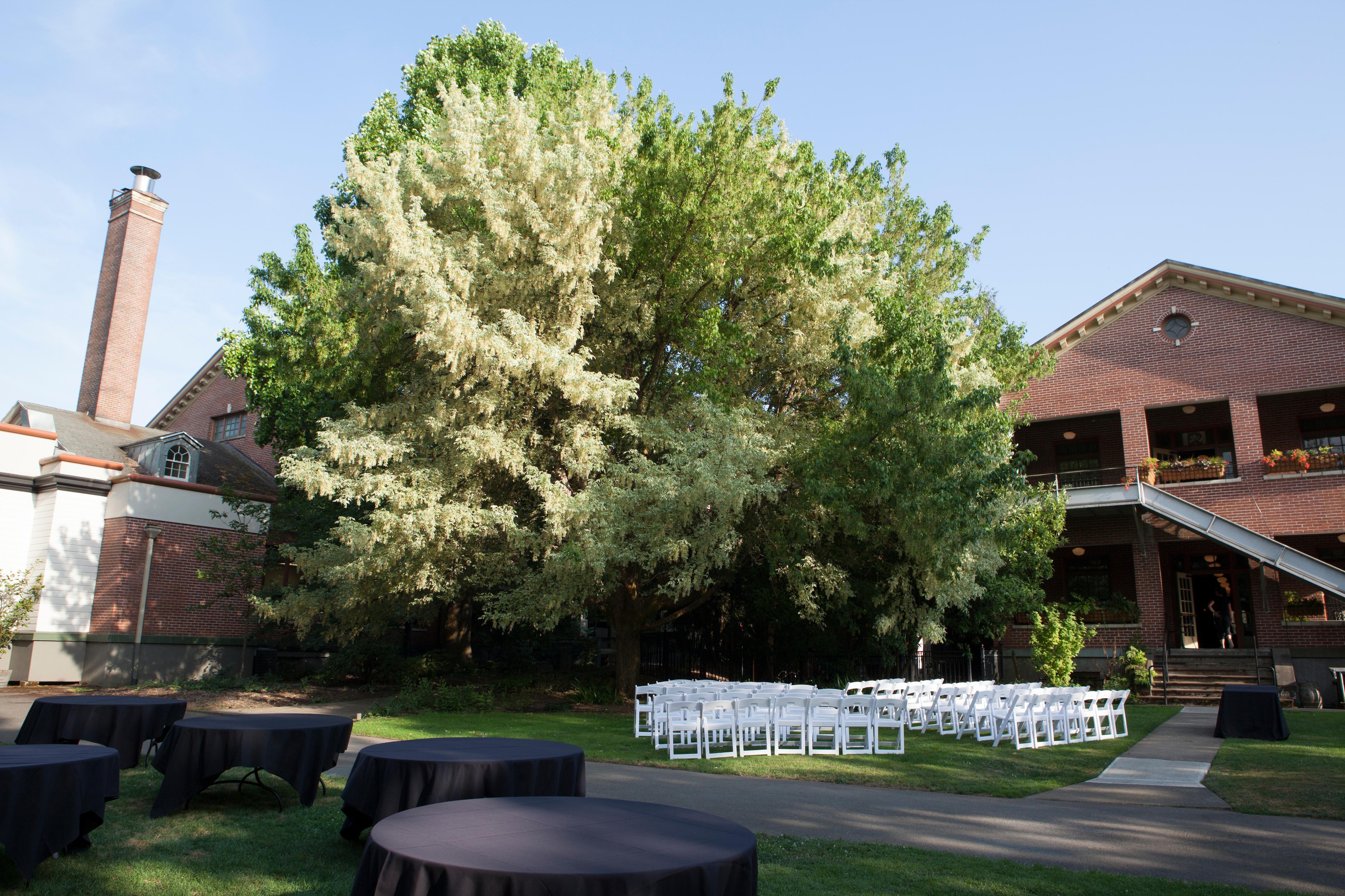 Mcmenamins Grand Lodge Forest Grove Bagian luar foto