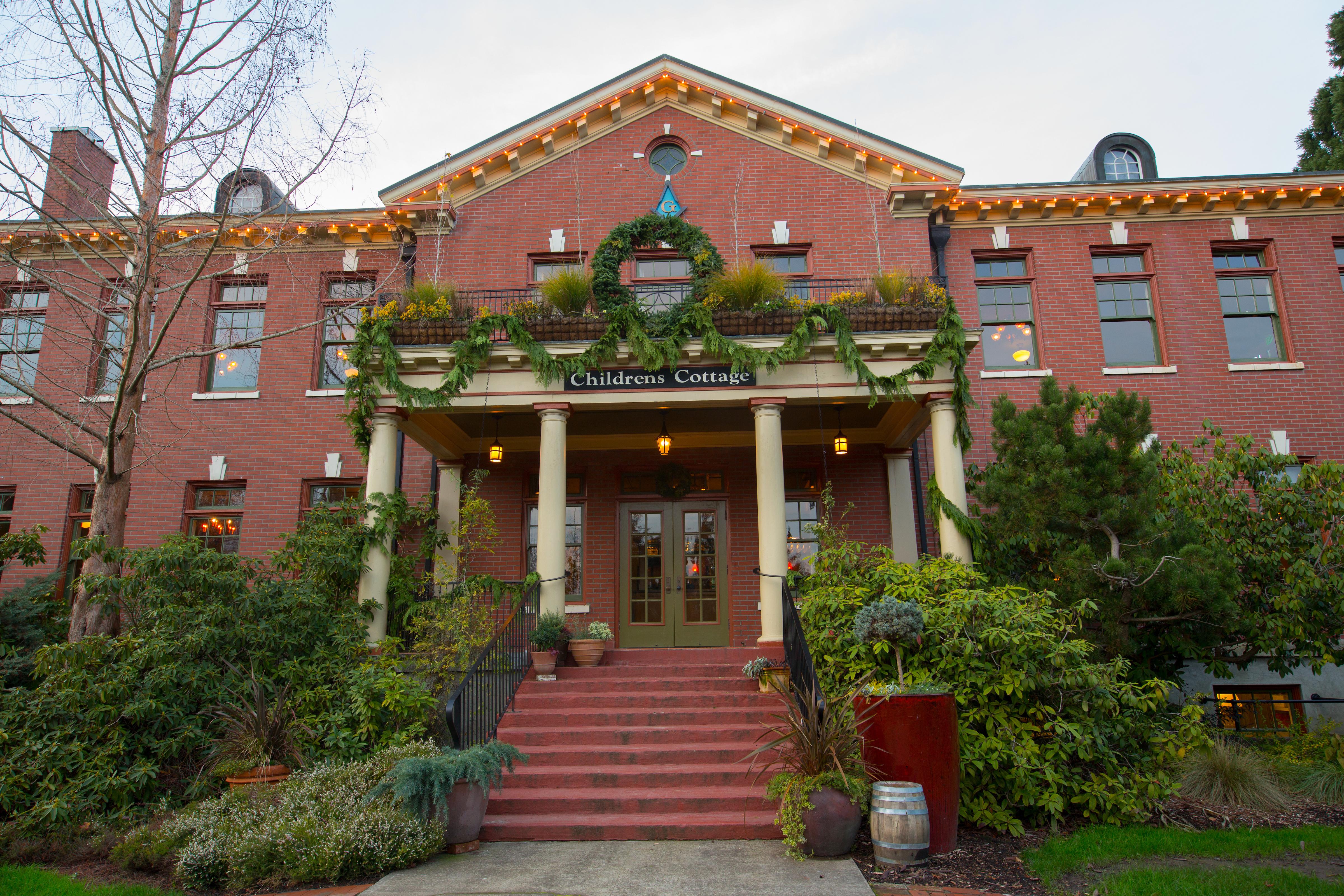 Mcmenamins Grand Lodge Forest Grove Bagian luar foto