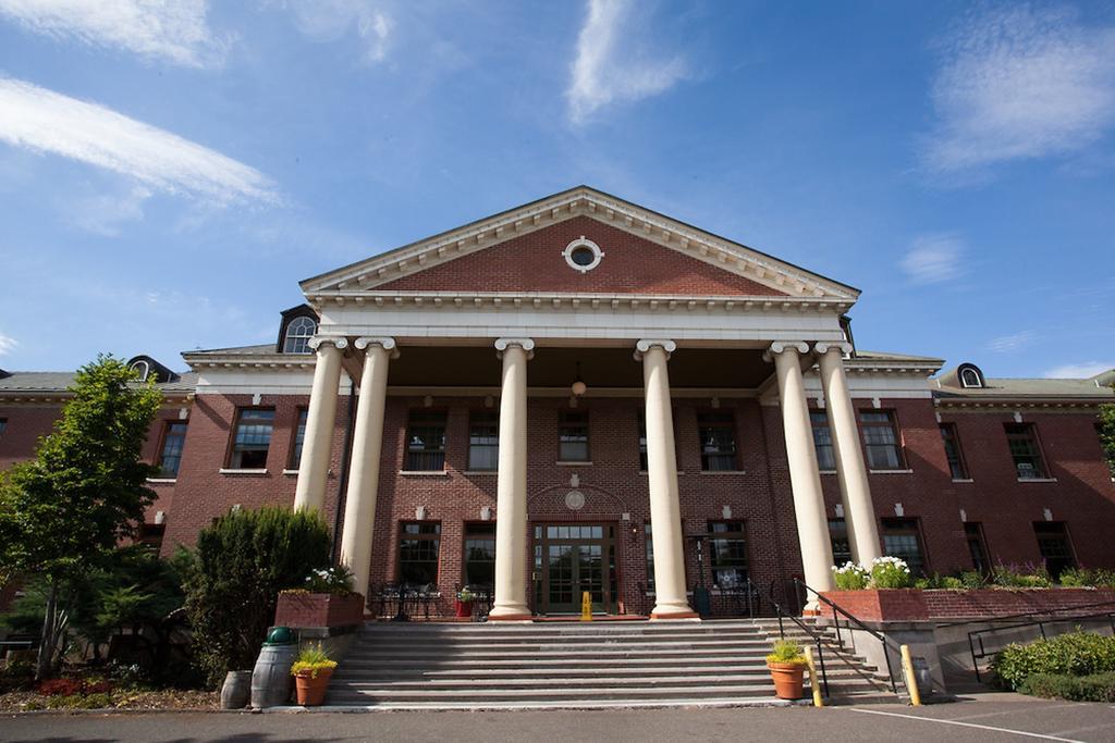 Mcmenamins Grand Lodge Forest Grove Bagian luar foto