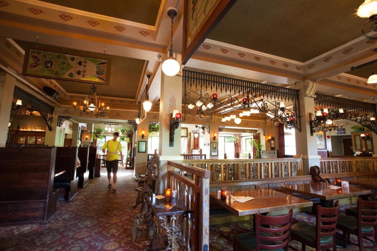 Mcmenamins Grand Lodge Forest Grove Bagian luar foto