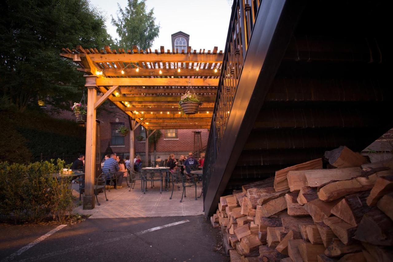 Mcmenamins Grand Lodge Forest Grove Bagian luar foto