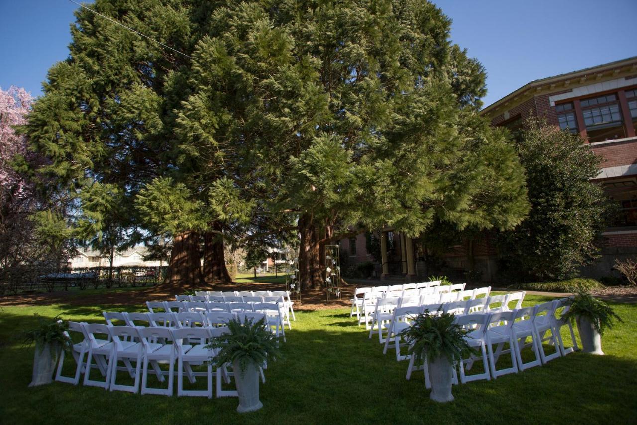Mcmenamins Grand Lodge Forest Grove Bagian luar foto