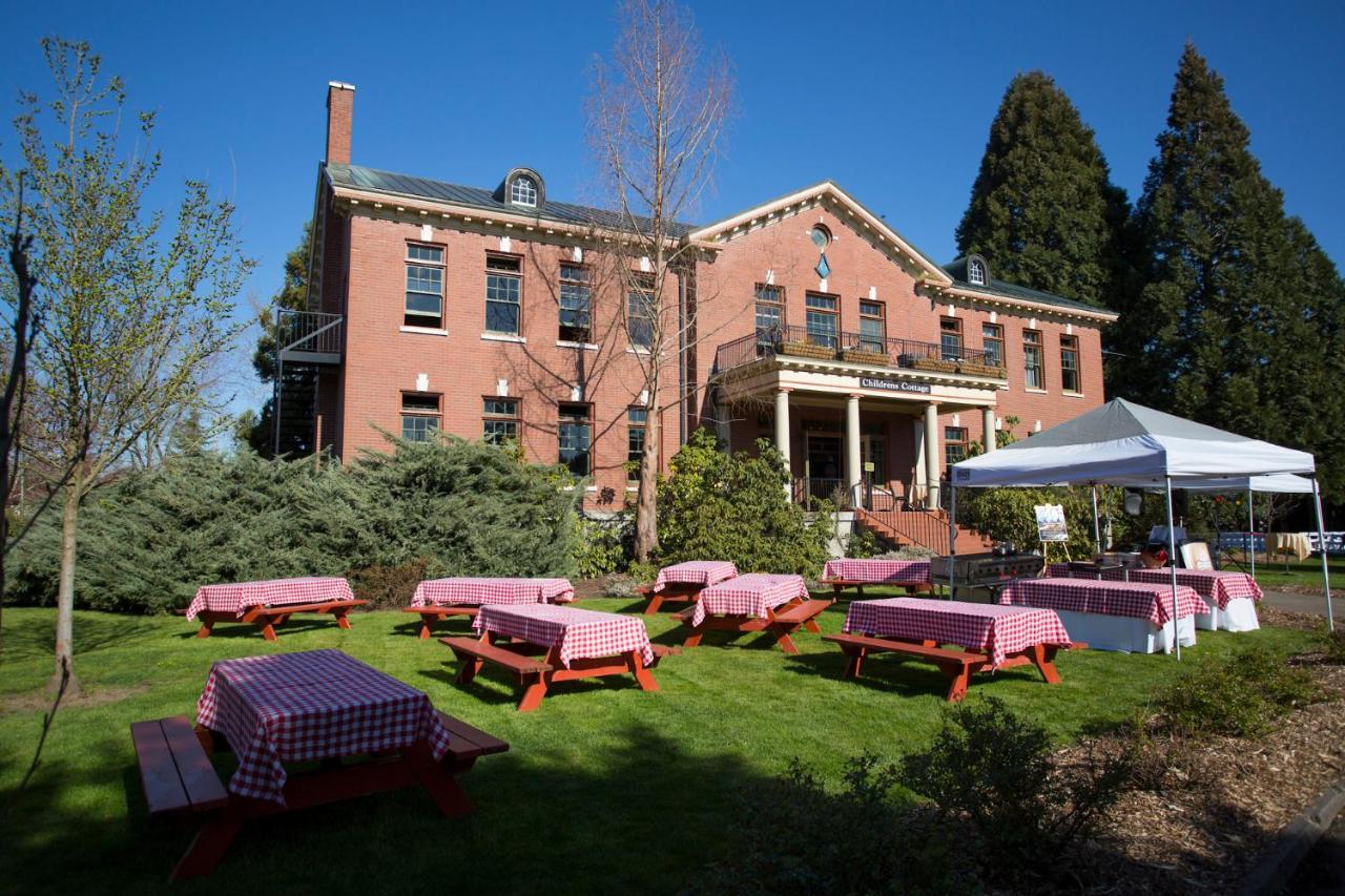 Mcmenamins Grand Lodge Forest Grove Bagian luar foto